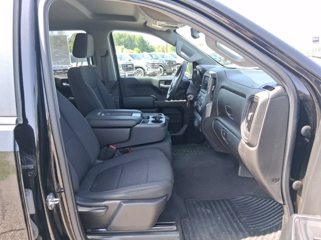 Used 2022 Chevrolet Silverado 1500 Custom Trail Boss AWD/4WD image 11