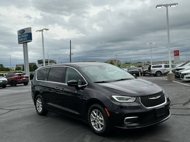Used 2024 Chrysler Pacifica Touring-L