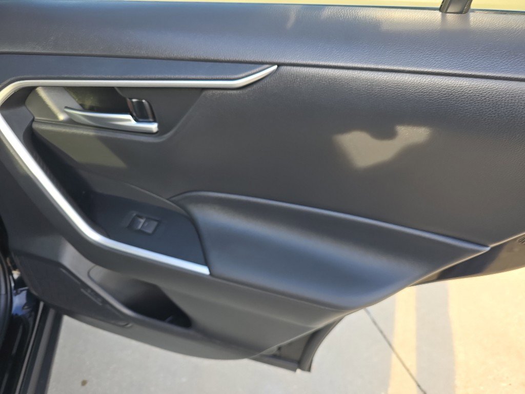 Used 2023 Toyota RAV4 XLE Premium image 17