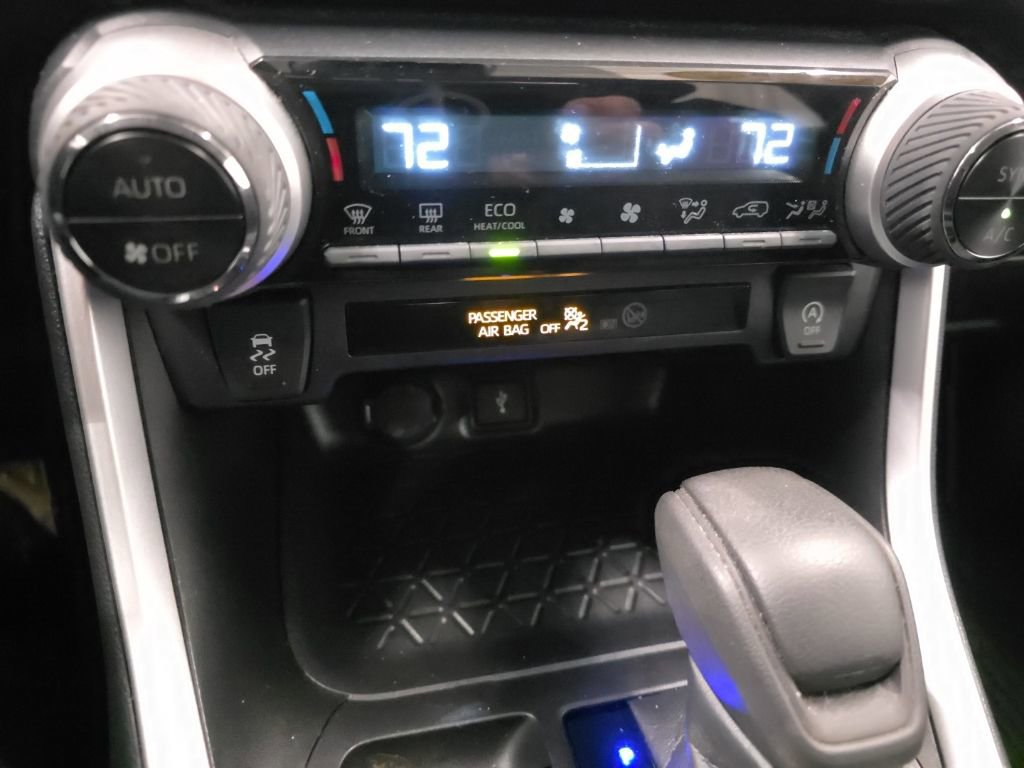 Used 2021 Toyota RAV4 XLE image 19