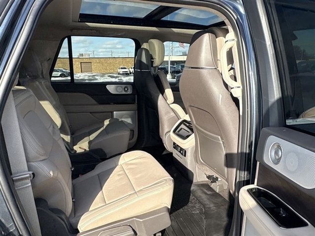 Used 2024 Lincoln Navigator L Reserve image 27