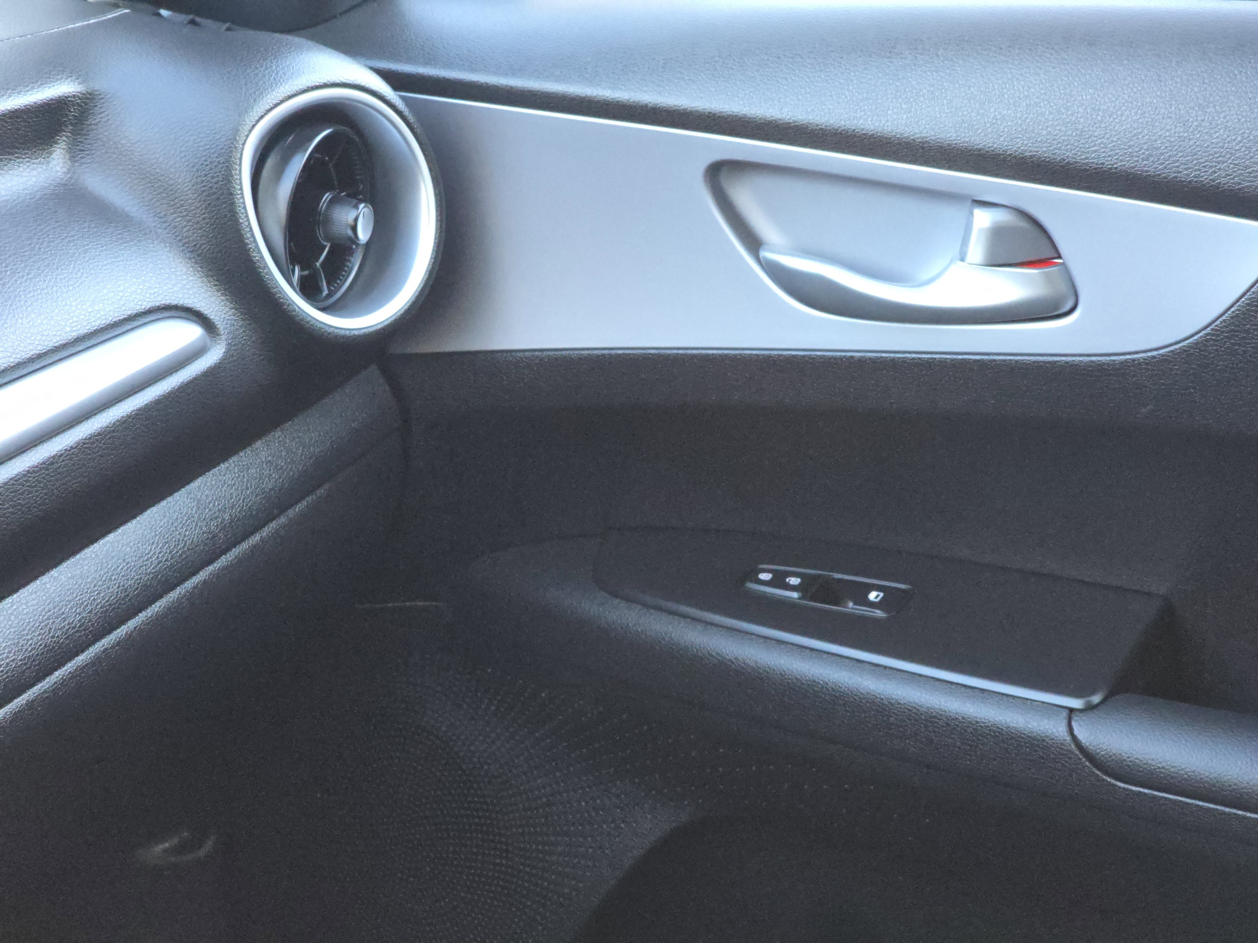 Used 2024 Kia Forte LXS image 25