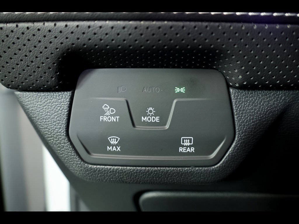 Used 2024 Volkswagen Atlas Cross Sport SEL Premium R-Line image 31