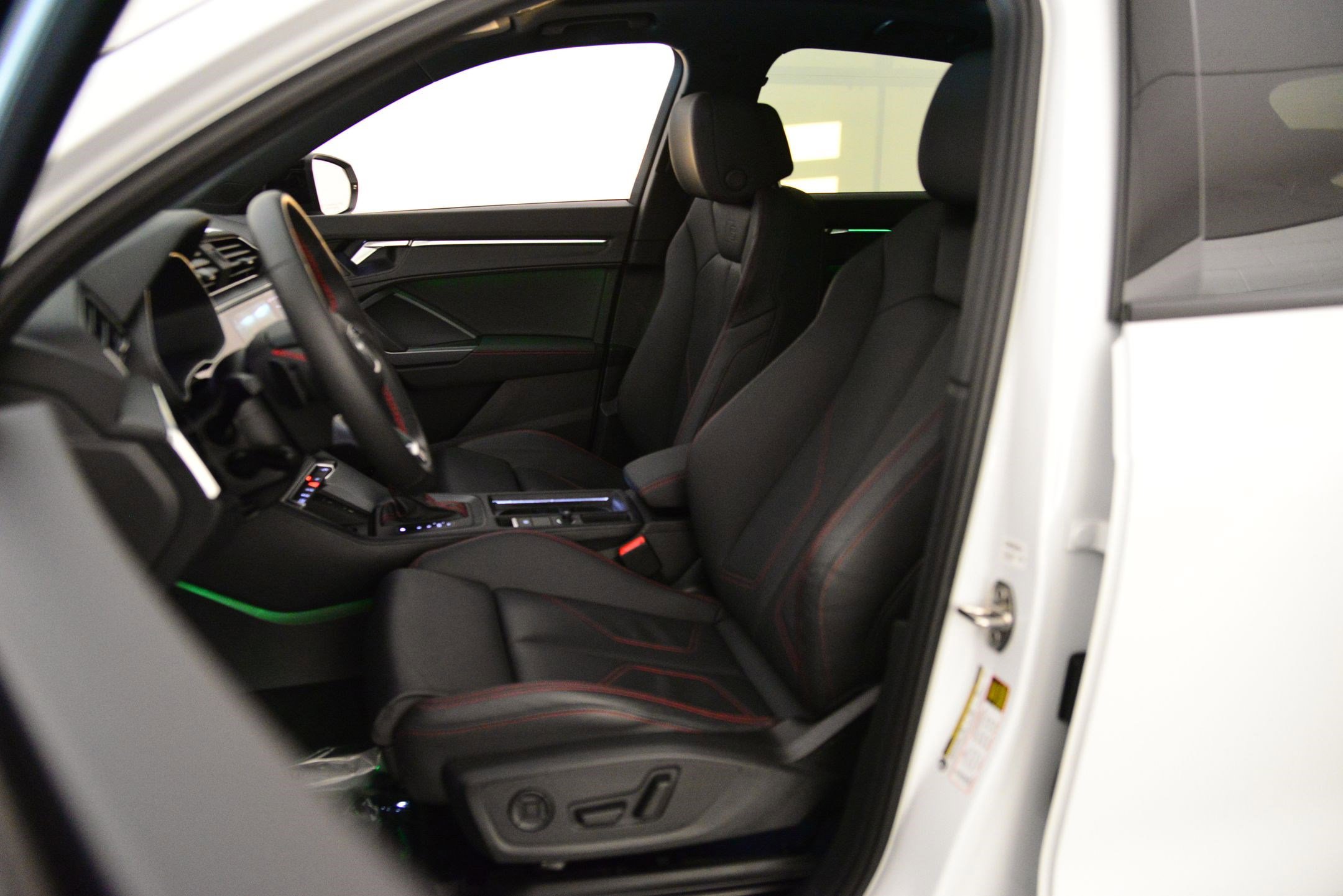 Certified 2025 Audi Q3 2.0T Premium Plus w/ Premium Plus Package image 4