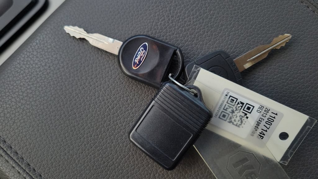 Used 2013 Ford Expedition XLT RWD image 20