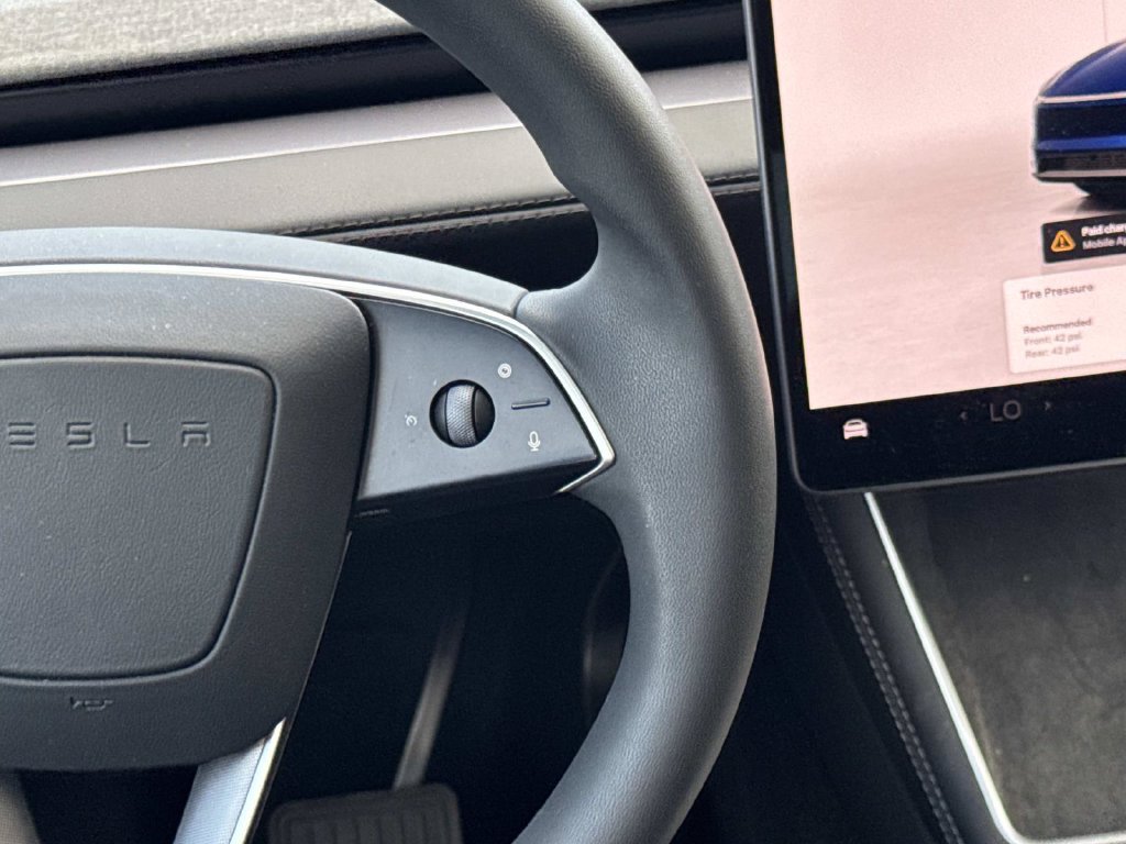 Used 2026 Tesla Model Y AWD image 9