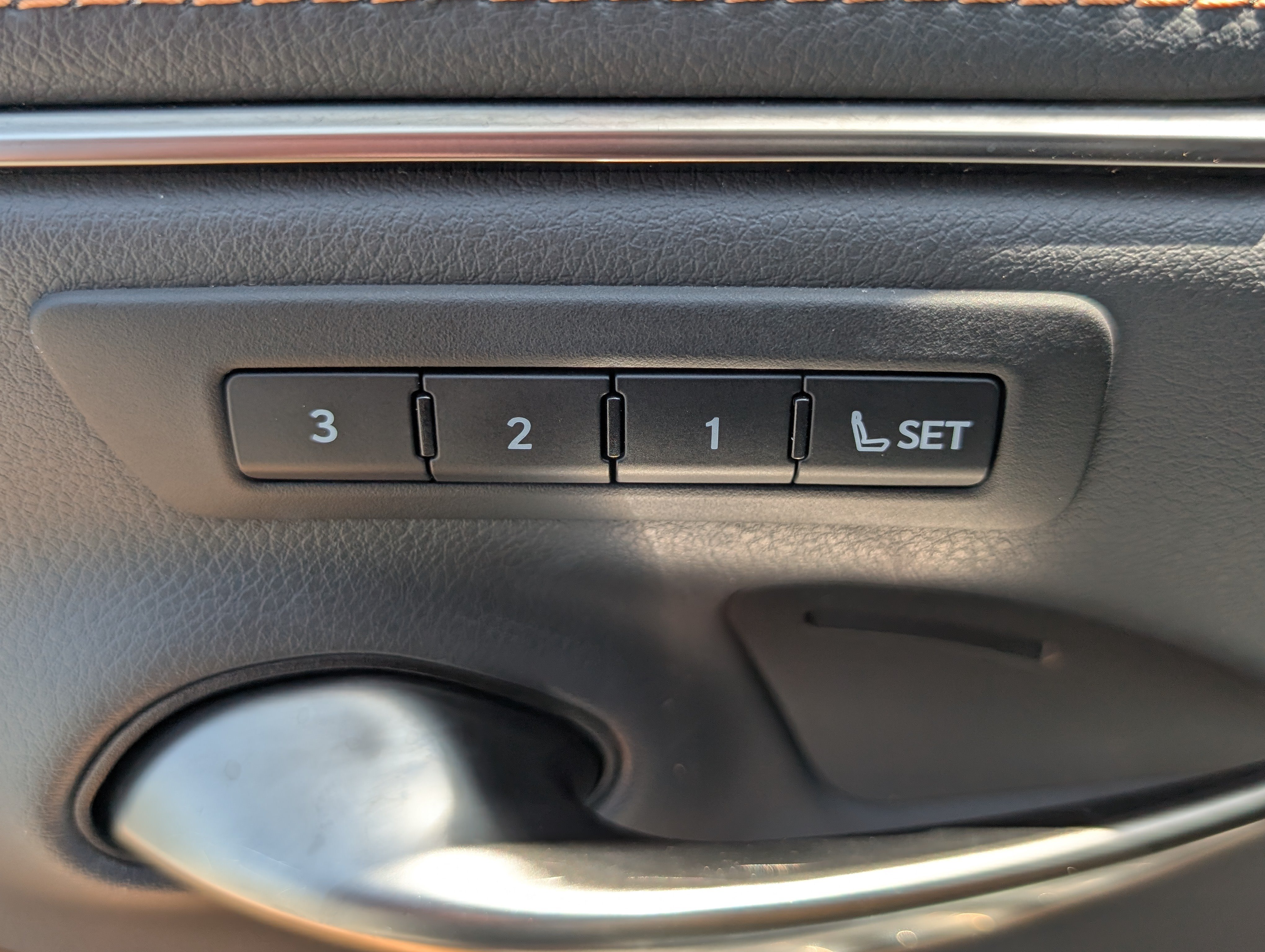 Used 2024 Lexus ES 300h Ultra Luxury w/ Accessory Package (Z2) FWD image 21