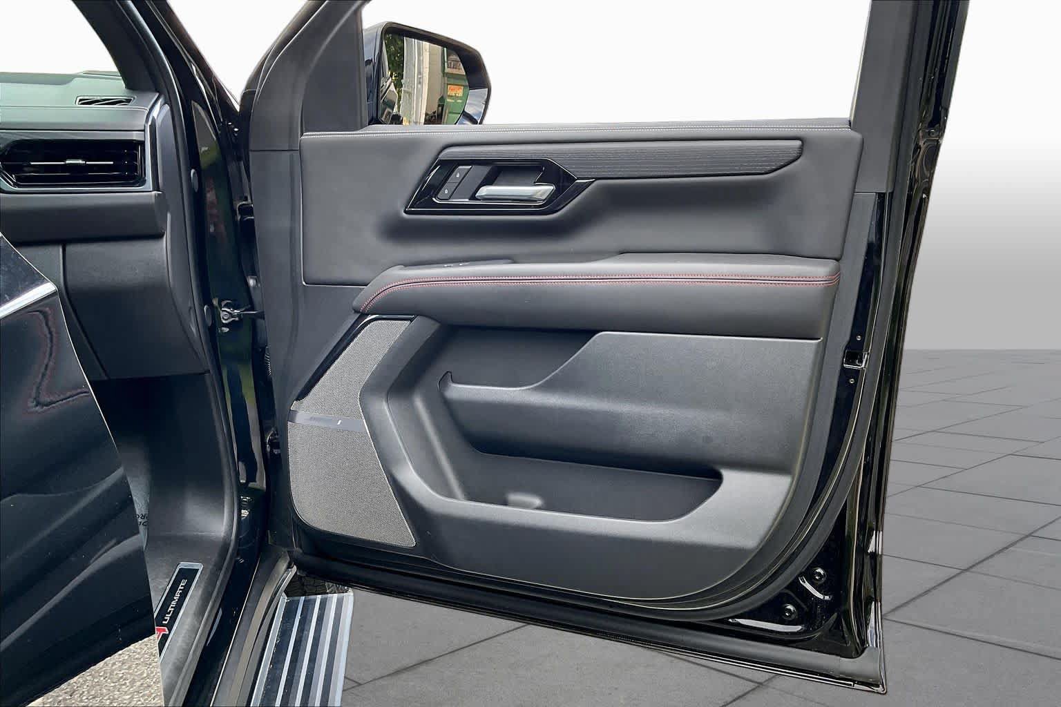 Used 2025 GMC Yukon AT4 Ultimate w/ LPO, Floor Liner Package AWD/4WD image 23
