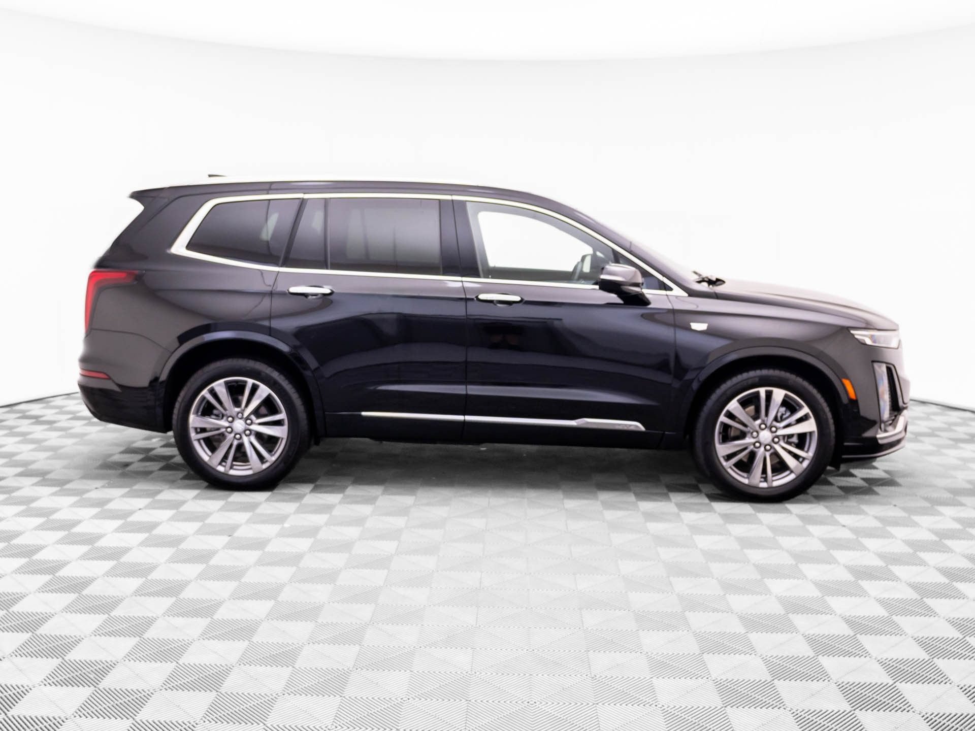 Certified 2025 Cadillac XT6 Premium Luxury w/ Platinum Package AWD/4WD image 8