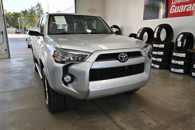 Used 2016 Toyota 4Runner SR5 image 3