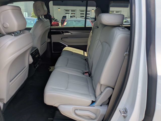 Used 2025 Jeep Wagoneer 4WD w/ Convenience Group I image 13