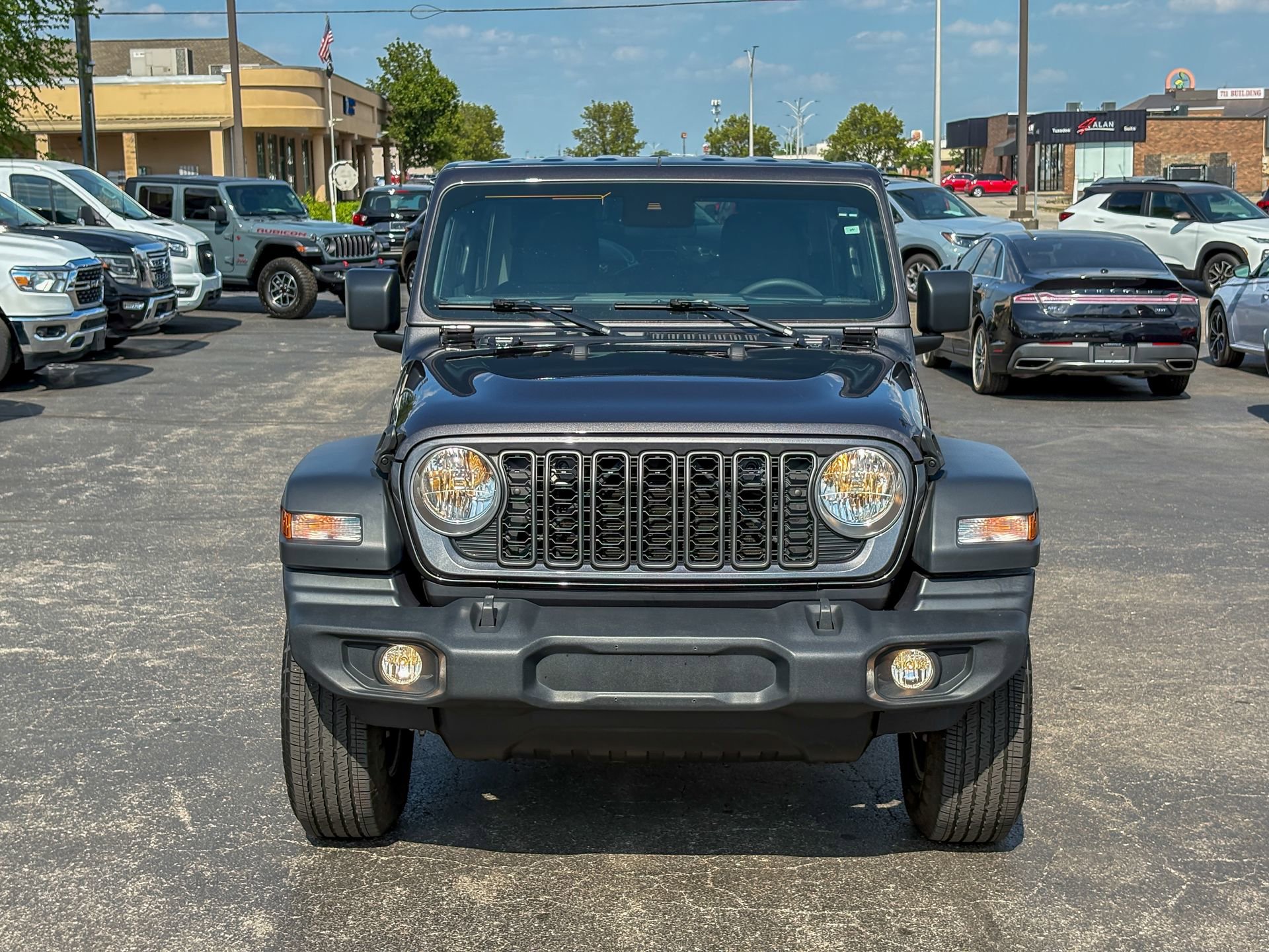Used 2025 Jeep Wrangler Unlimited Sport AWD/4WD image 4