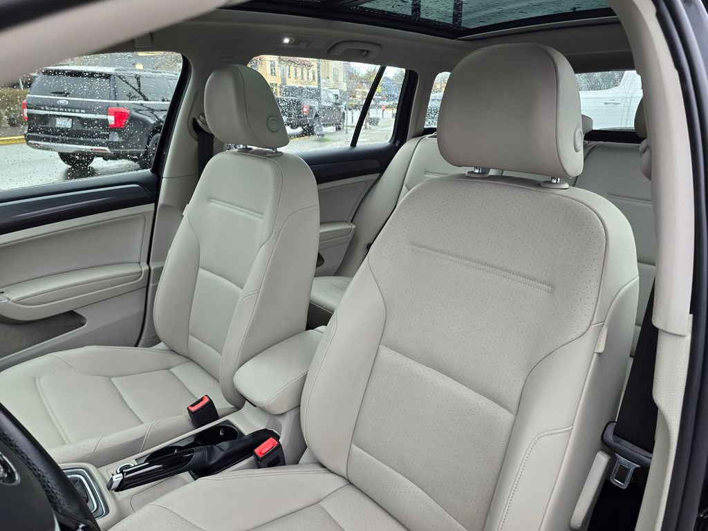 Used 2018 Volkswagen Golf SE image 21