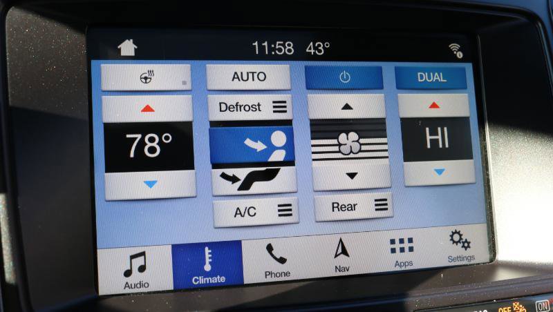 Used 2018 Ford Explorer XLT w/ Equipment Group 202A AWD/4WD image 18