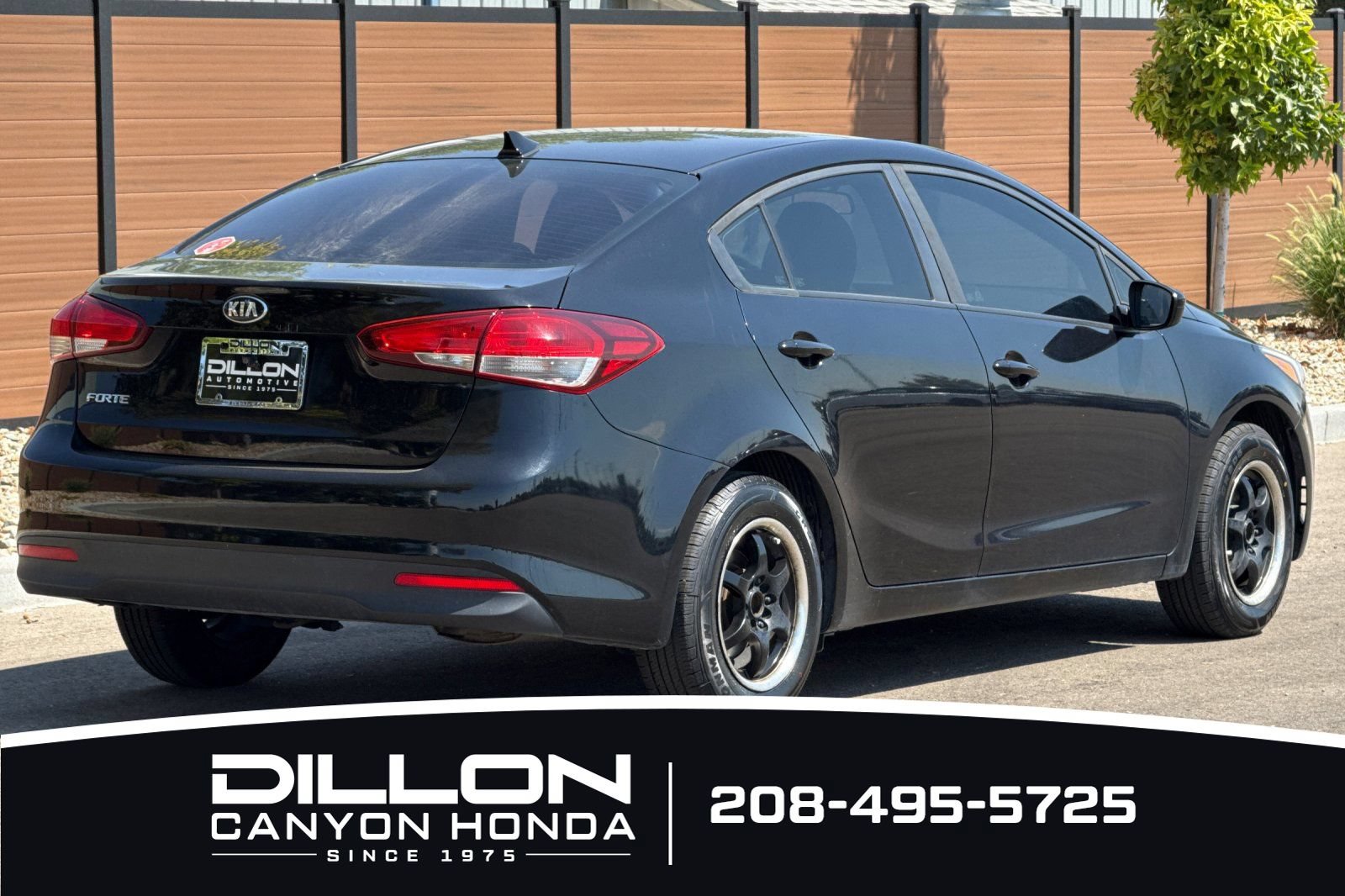 Used 2017 Kia Forte LX FWD image 4