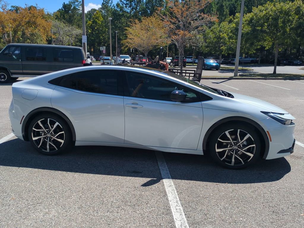 New 2026 Toyota Prius Plug-In Hybrid image 4