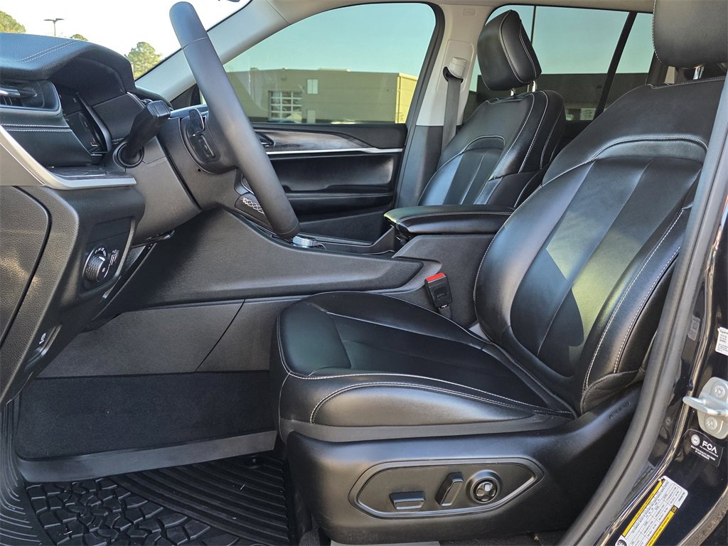 Used 2023 Jeep Grand Cherokee Limited image 10