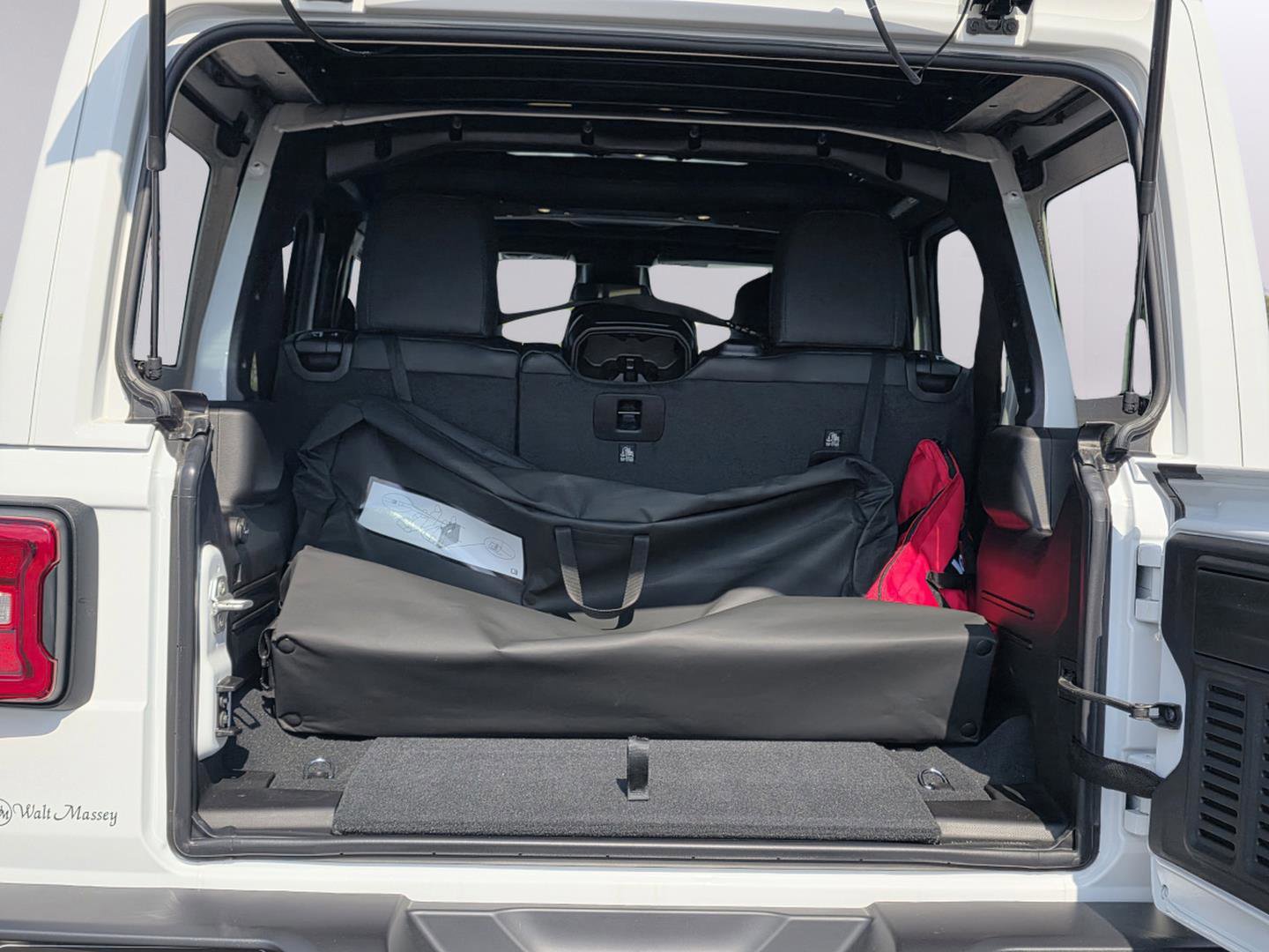 New 2026 Jeep Wrangler Unlimited Rubicon w/ Xtreme 35 Tire Package image 39