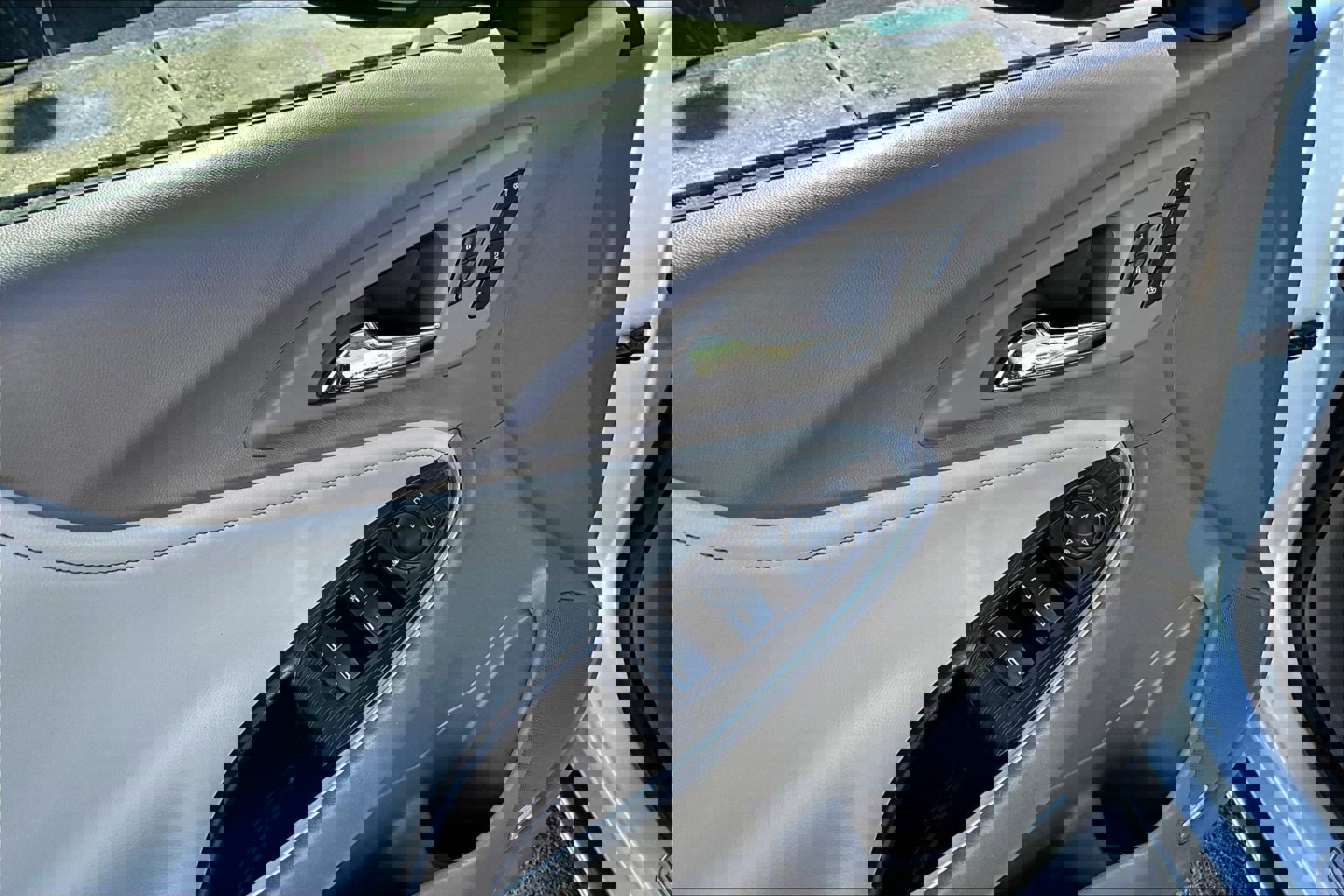 Used 2017 Chevrolet Malibu Premier w/ Driver Confidence Package FWD image 19