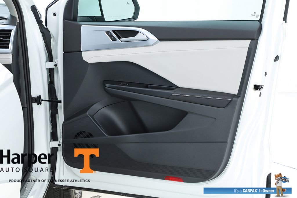 Used 2025 Volkswagen Taos SE w/ Panoramic Sunroof Package AWD/4WD image 31