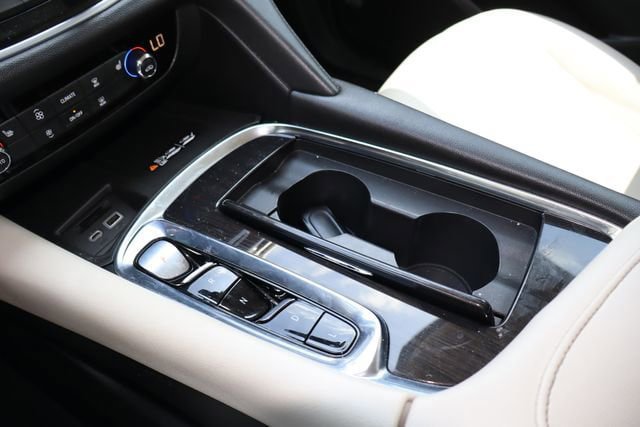 Used 2022 Buick Enclave Essence w/ Experience Buick Package FWD image 29