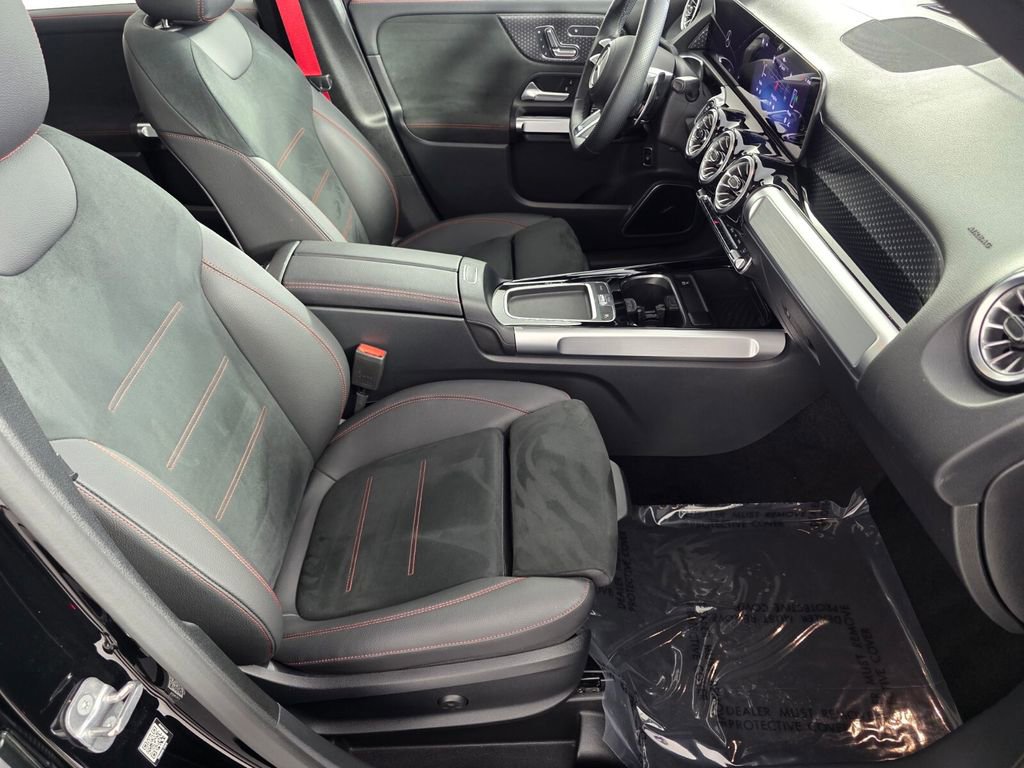 Certified 2025 Mercedes-Benz GLB 35 AMG 4MATIC image 30