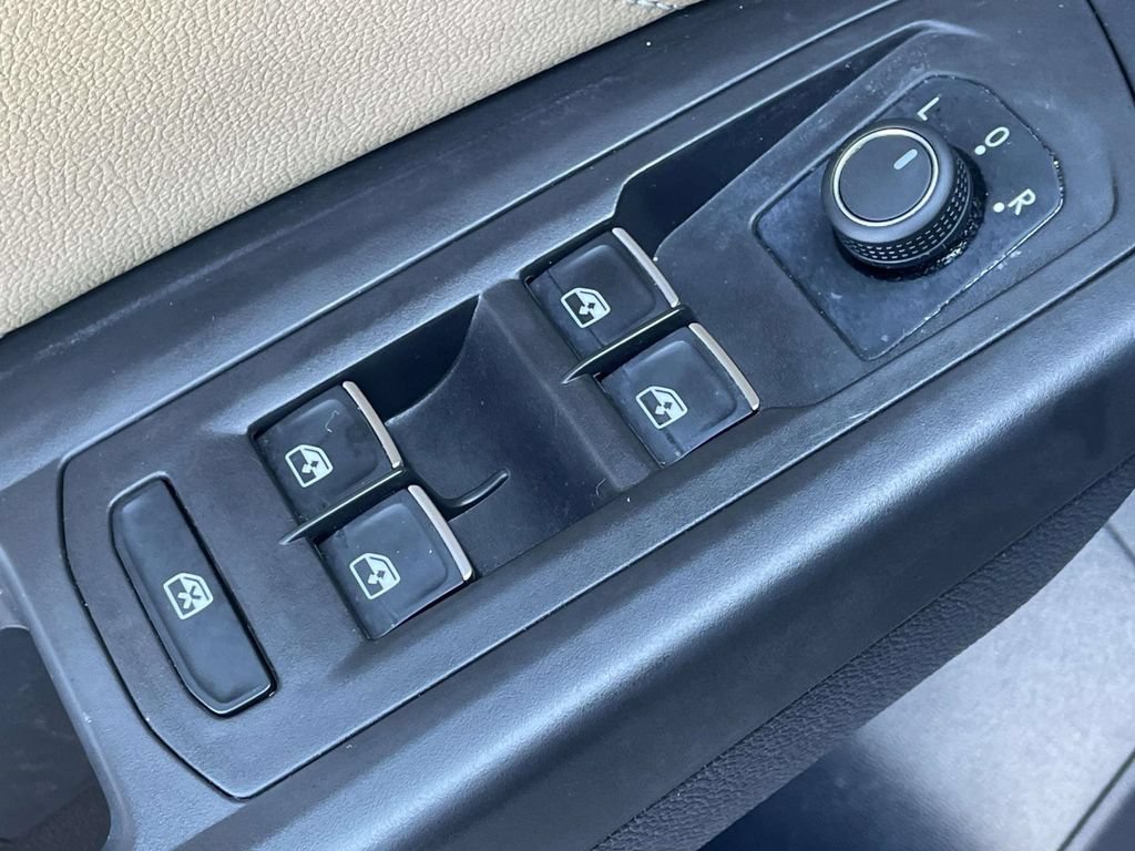 Certified 2022 Volkswagen Atlas Cross Sport SE FWD image 17