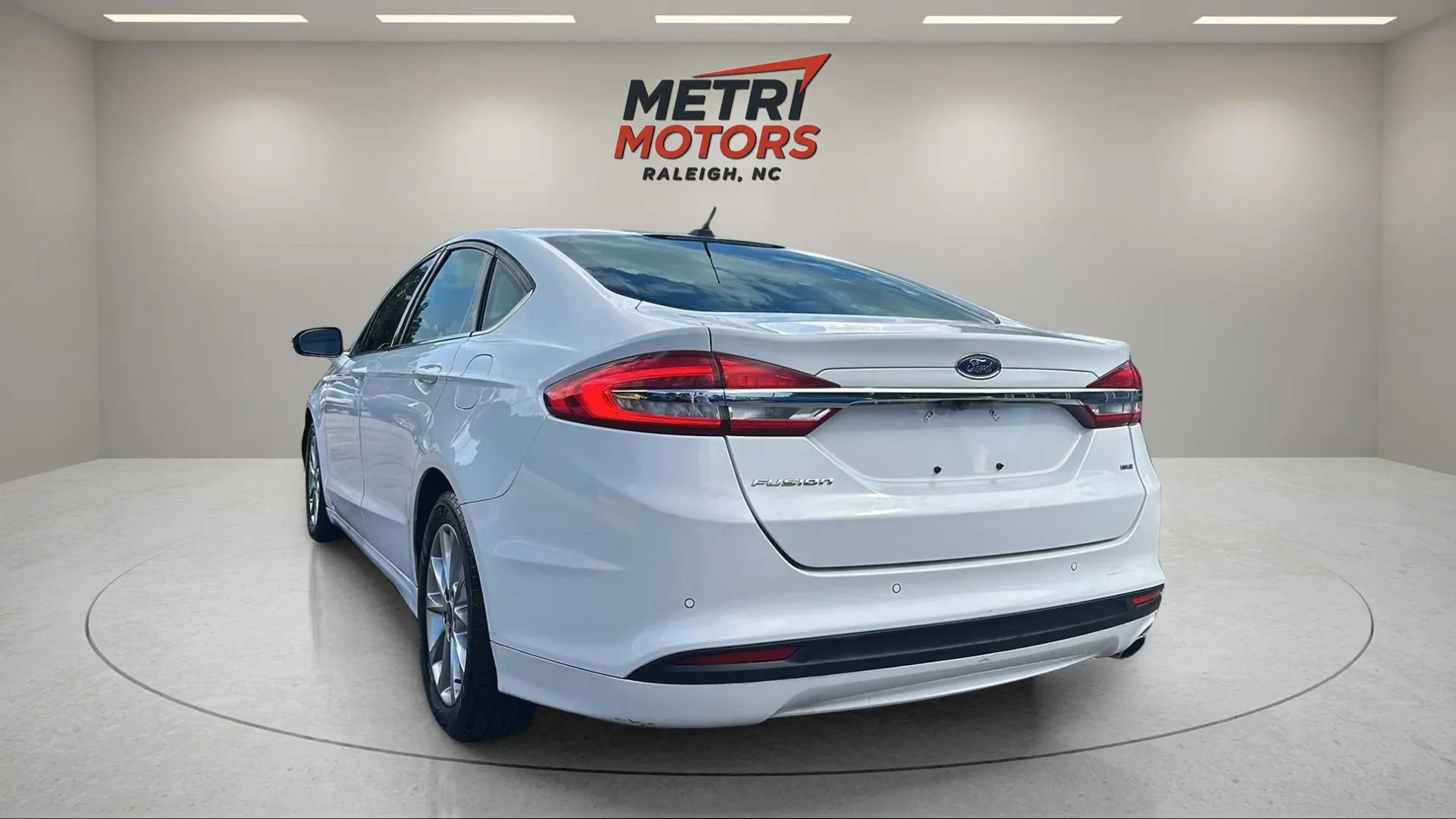 Used 2017 Ford Fusion SE FWD image 5