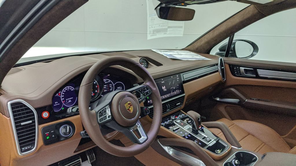 Certified 2023 Porsche Cayenne Turbo AWD/4WD image 33