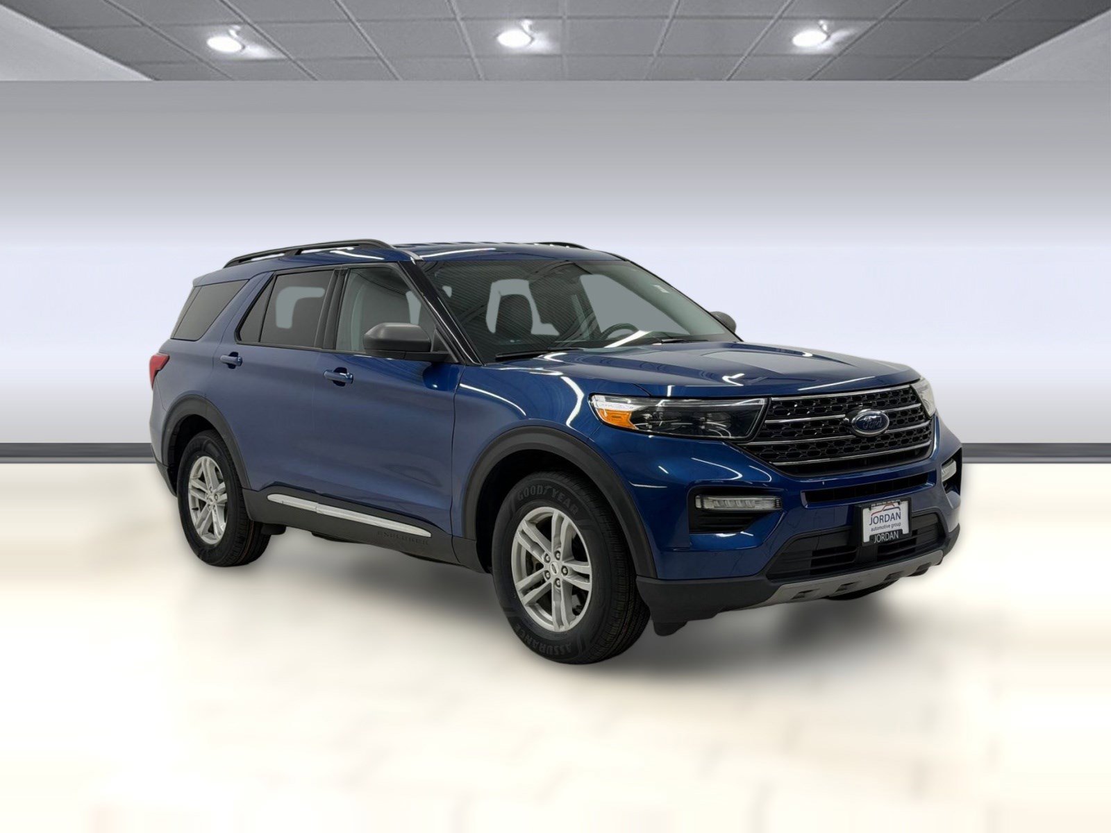 Used 2021 Ford Explorer XLT w/ Equipment Group 202A AWD/4WD image 5