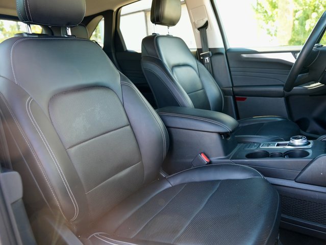 Used 2022 Ford Escape Titanium image 9