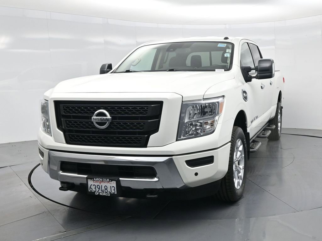 Used 2021 Nissan Titan SV w/ SV Convenience Package image 3