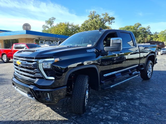 Used 2026 Chevrolet Silverado 2500 High Country w/ High Country Premium Package AWD/4WD image 12