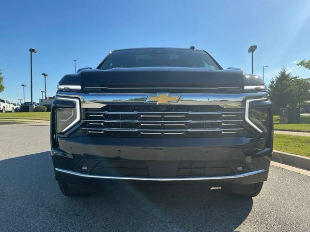Used 2025 Chevrolet Suburban Premier w/ Sun And Tow Package AWD/4WD image 8