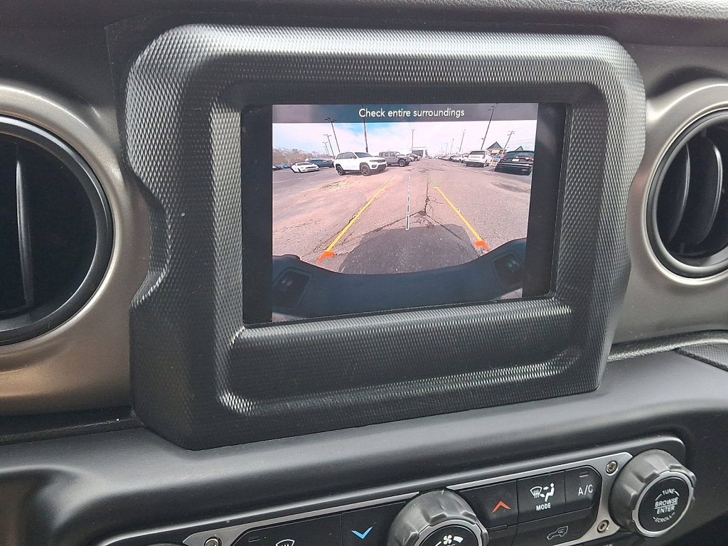 Used 2022 Jeep Gladiator Willys image 25