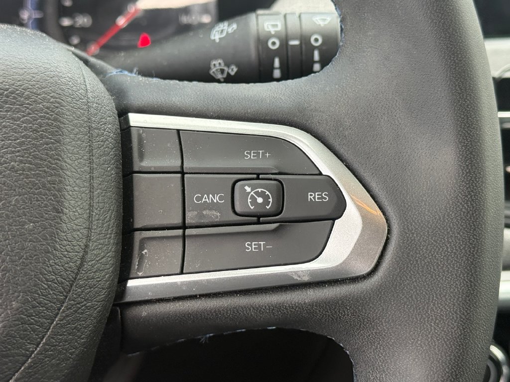 Used 2022 Jeep Compass Latitude FWD image 19