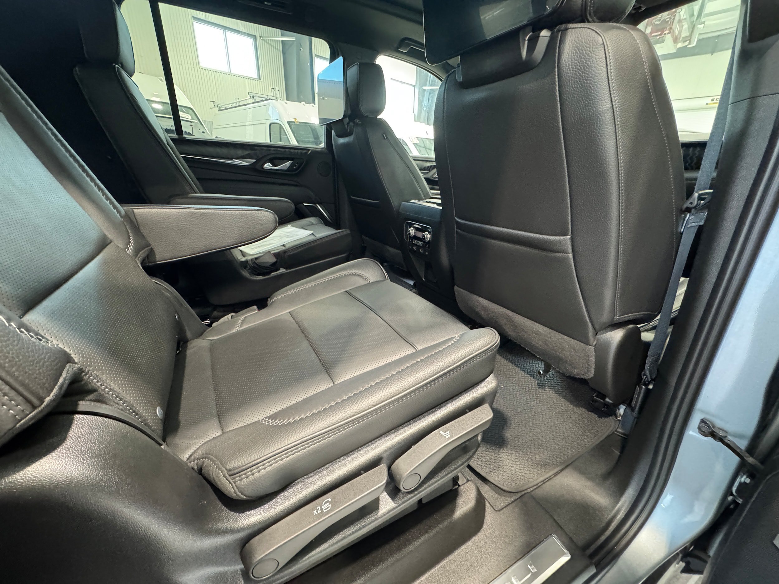 Used 2024 GMC Yukon XL Denali w/ Advanced Technology Package AWD/4WD image 13