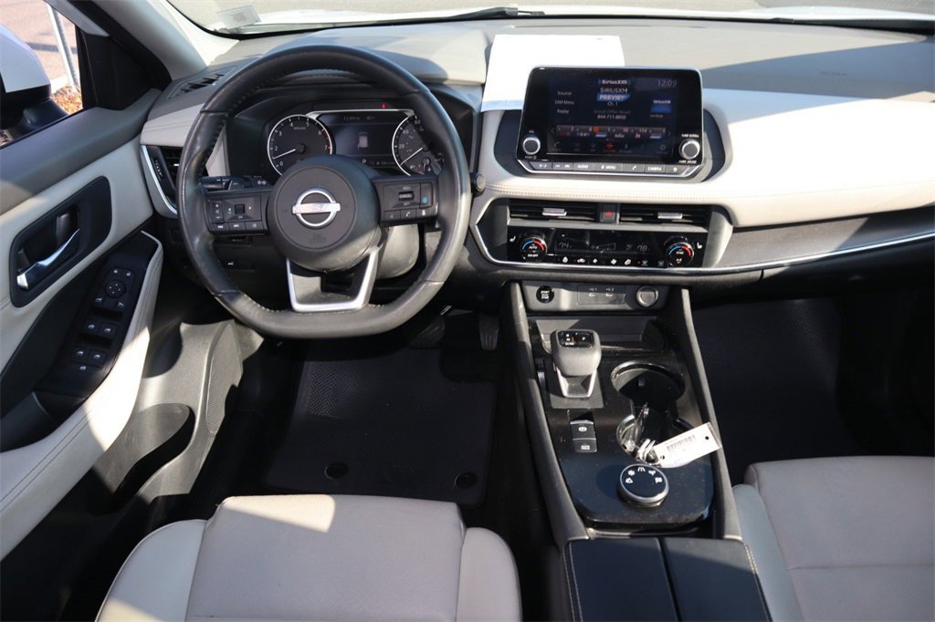 Used 2024 Nissan Rogue SV w/ SV Premium Package image 14