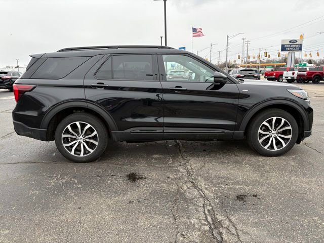 Used 2025 Ford Explorer ST-Line image 11
