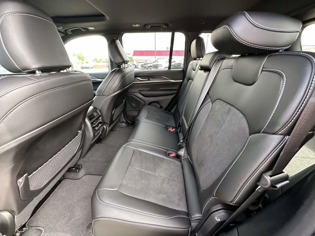 New 2026 Jeep Grand Cherokee Altitude AWD/4WD image 32