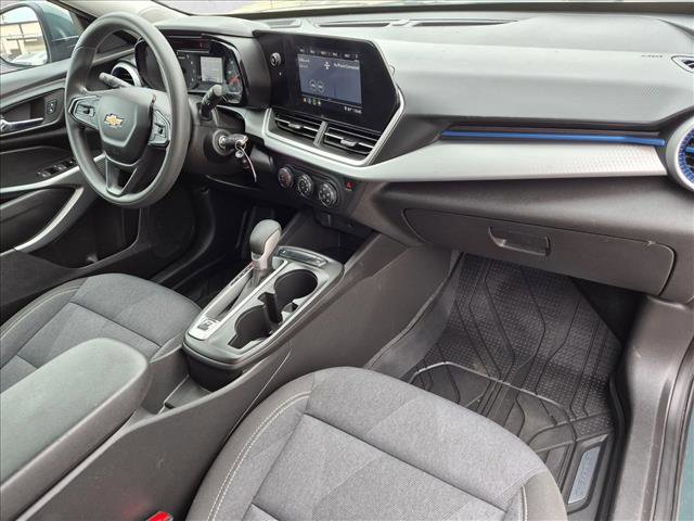 Used 2025 Chevrolet Trax LS w/ LS Convenience Package FWD image 21