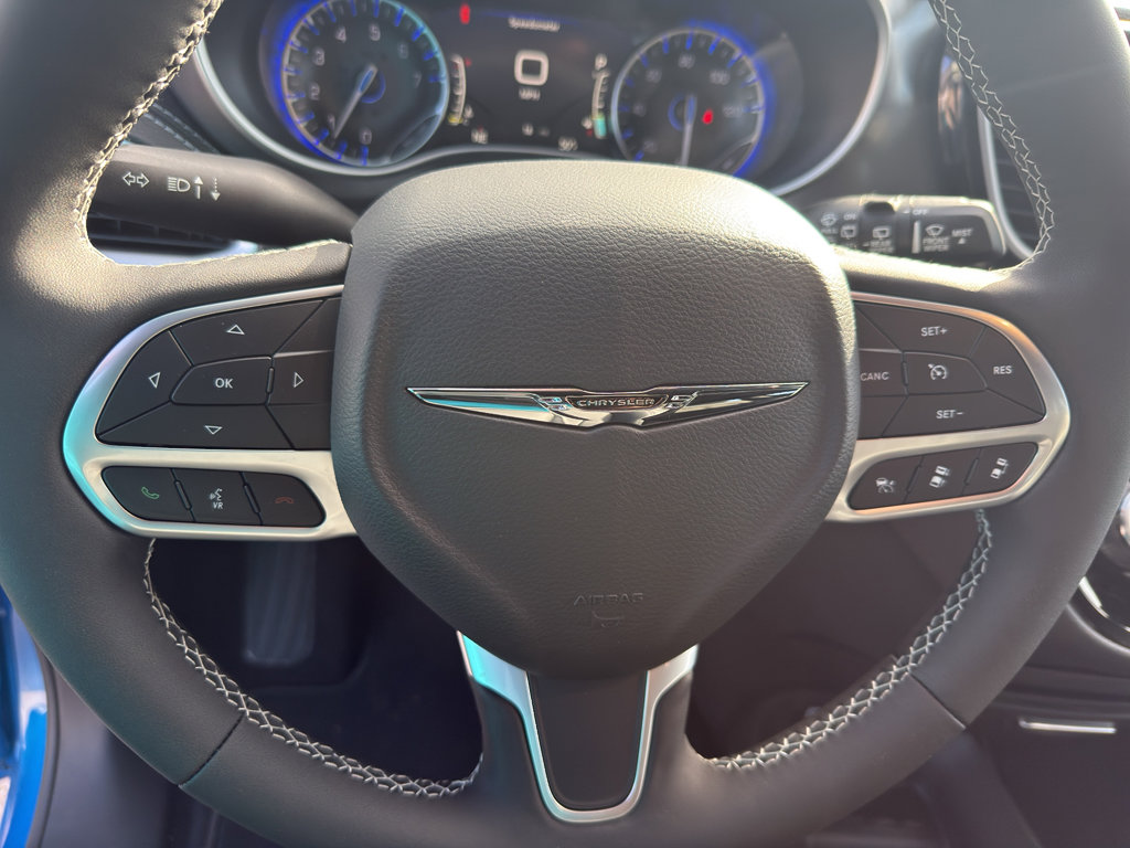 New 2026 Chrysler Pacifica Select AWD/4WD image 16