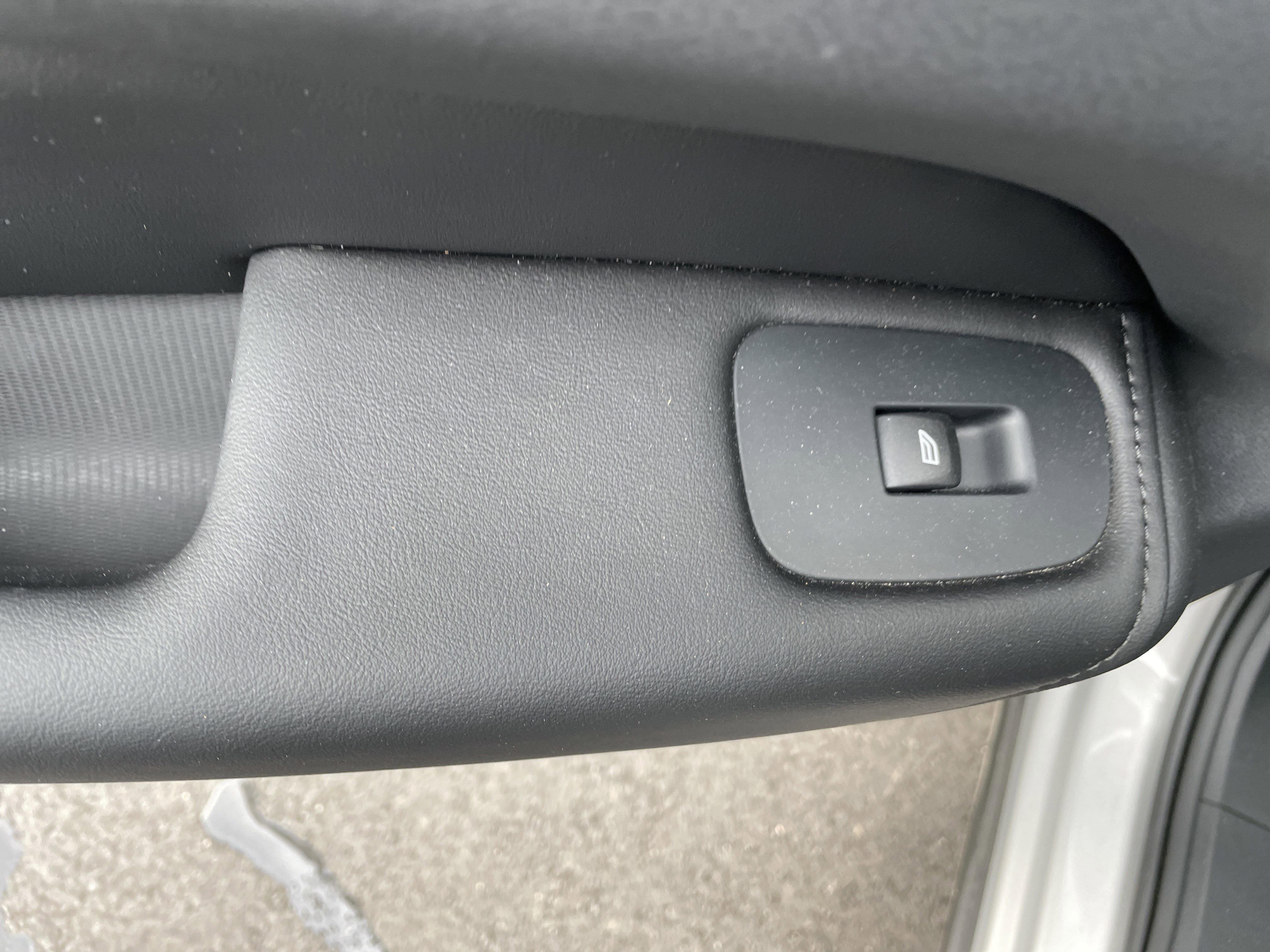 Used 2025 Volvo XC60 B5 Plus image 30