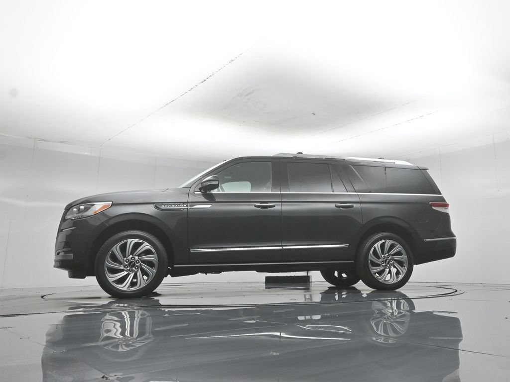Used 2023 Lincoln Navigator L Reserve AWD/4WD image 55