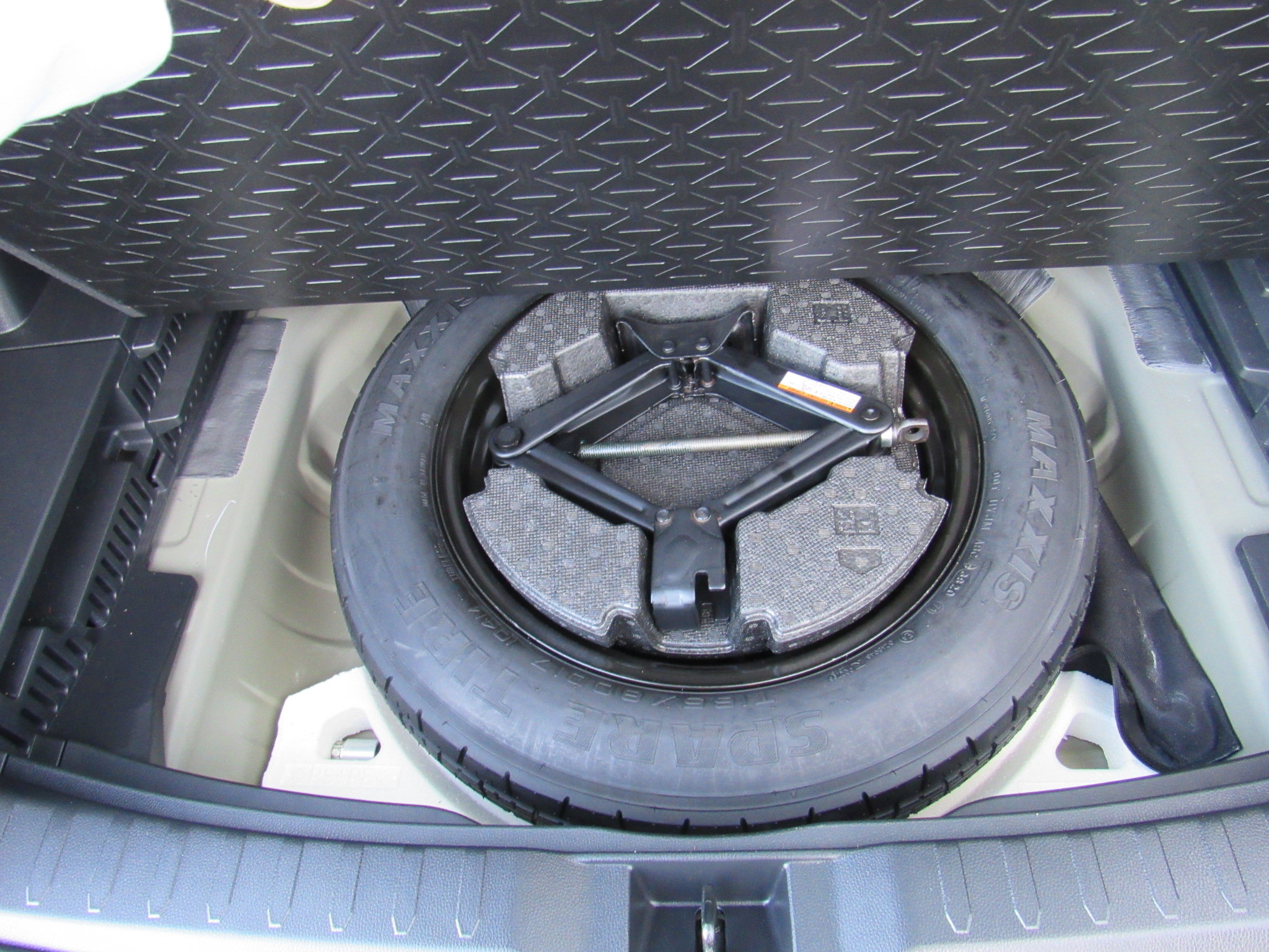 Used 2021 Toyota RAV4 XLE w/ XLE Grade Weather Package image 26