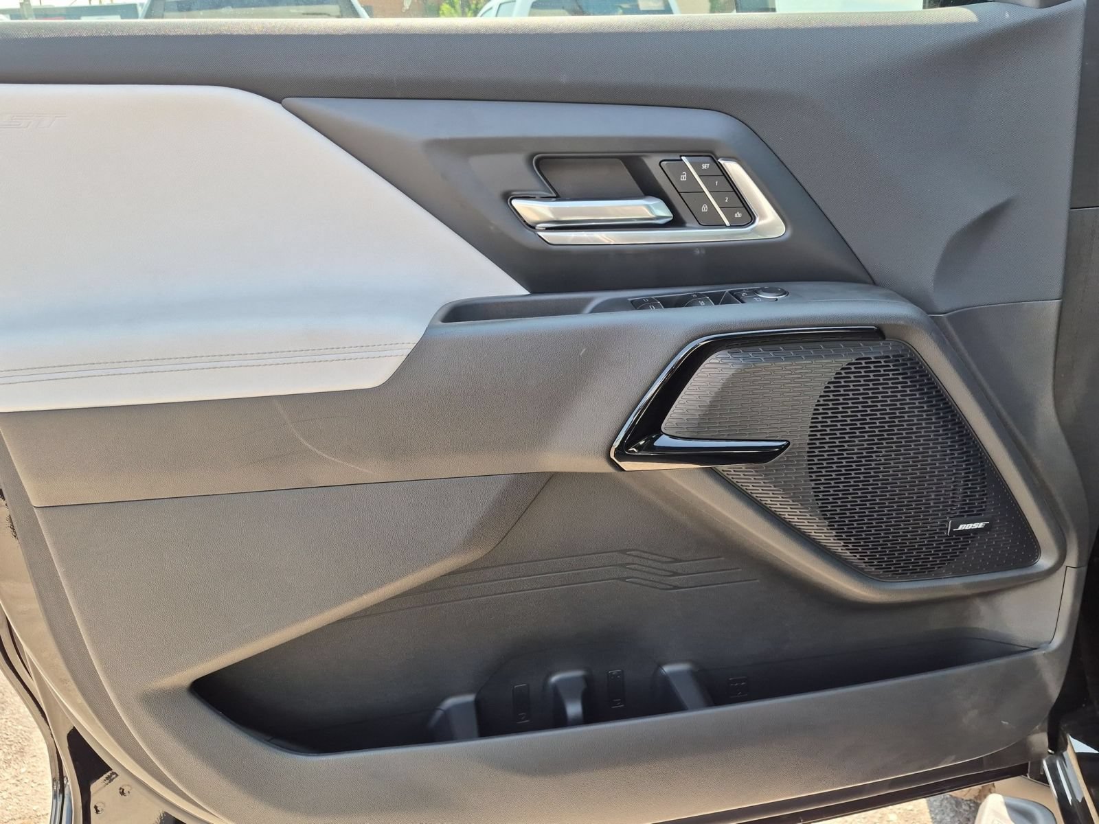 New 2026 Chevrolet Silverado EV 4x4 Crew Cab image 7