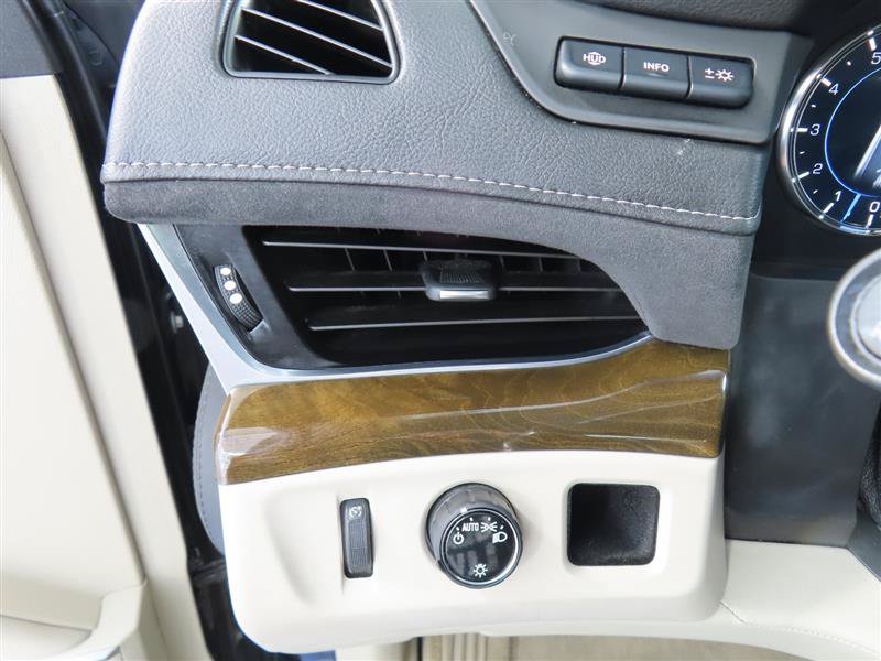 Used 2020 Cadillac Escalade Premium Luxury RWD image 21