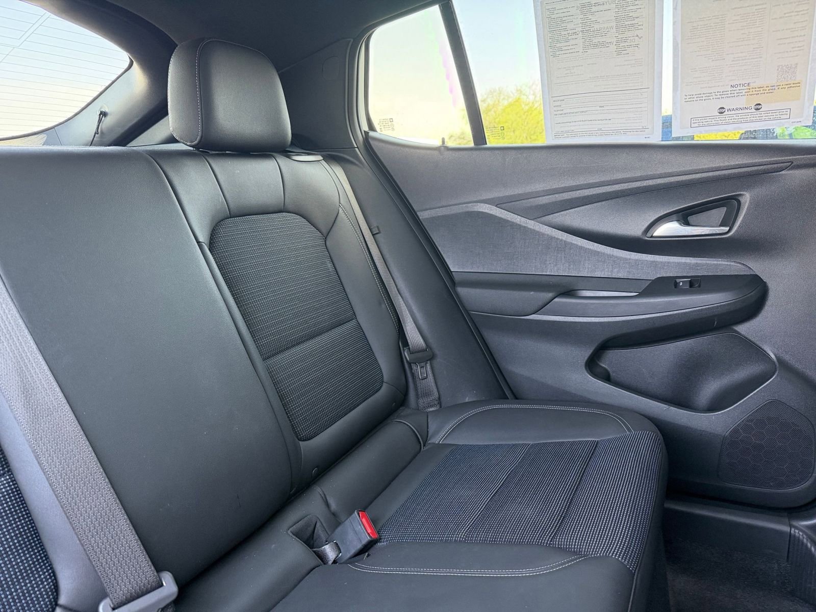 Used 2025 Buick Envista Preferred image 36