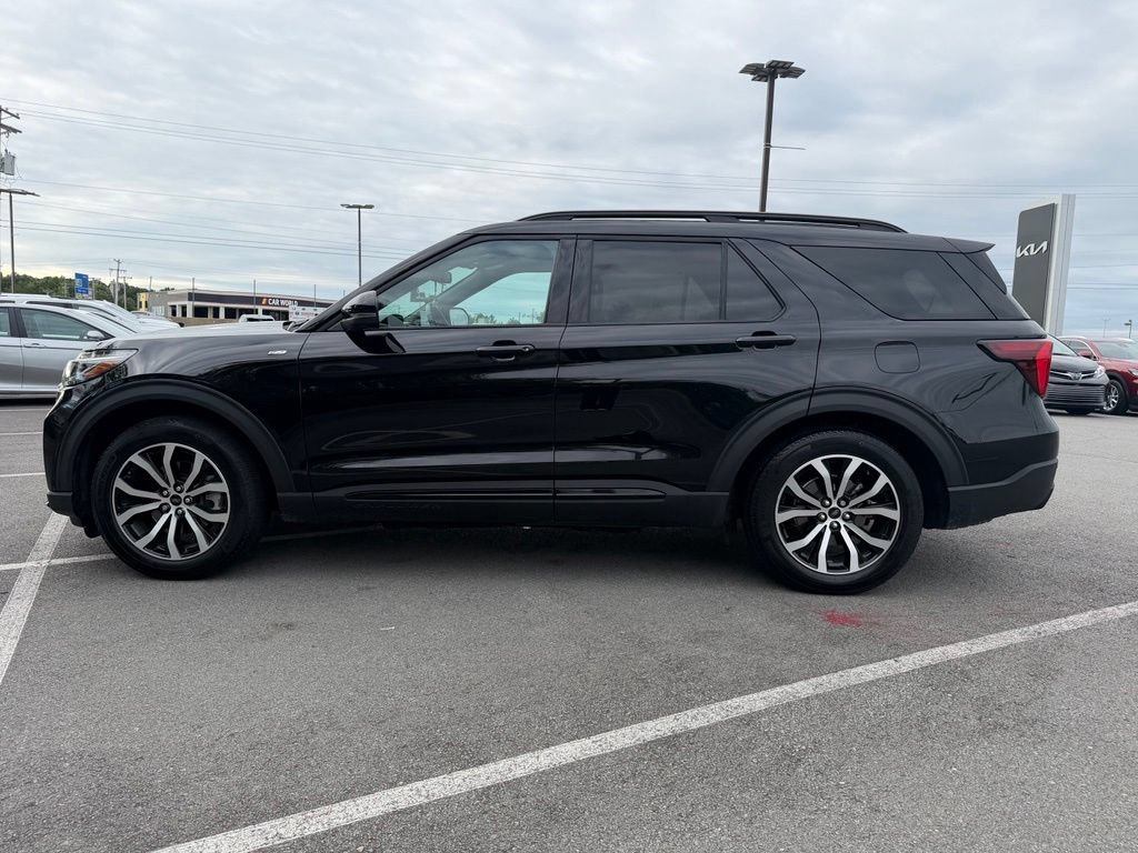 Used 2025 Ford Explorer ST-Line w/ Premium Package RWD image 4