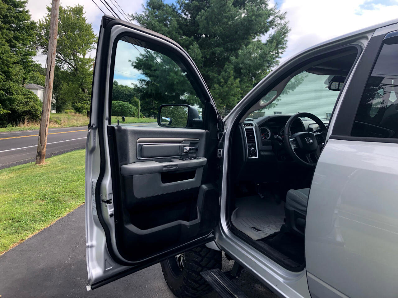 Used 2015 RAM 2500 SLT image 23